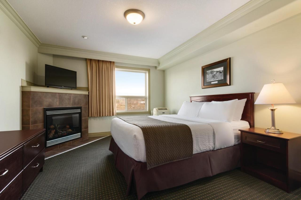 Quality Inn & Suites Whitecourt Exterior foto