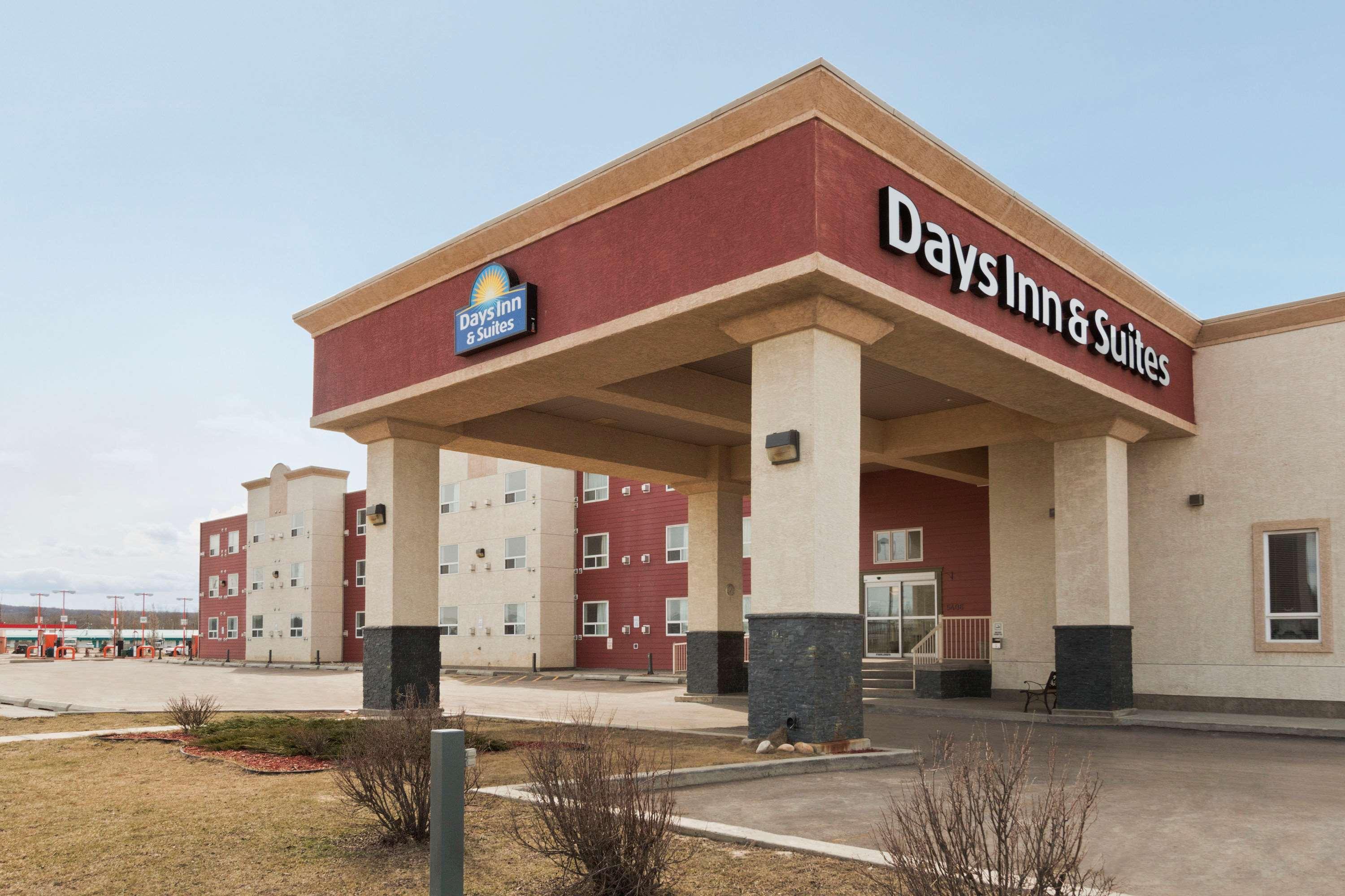 Quality Inn & Suites Whitecourt Exterior foto