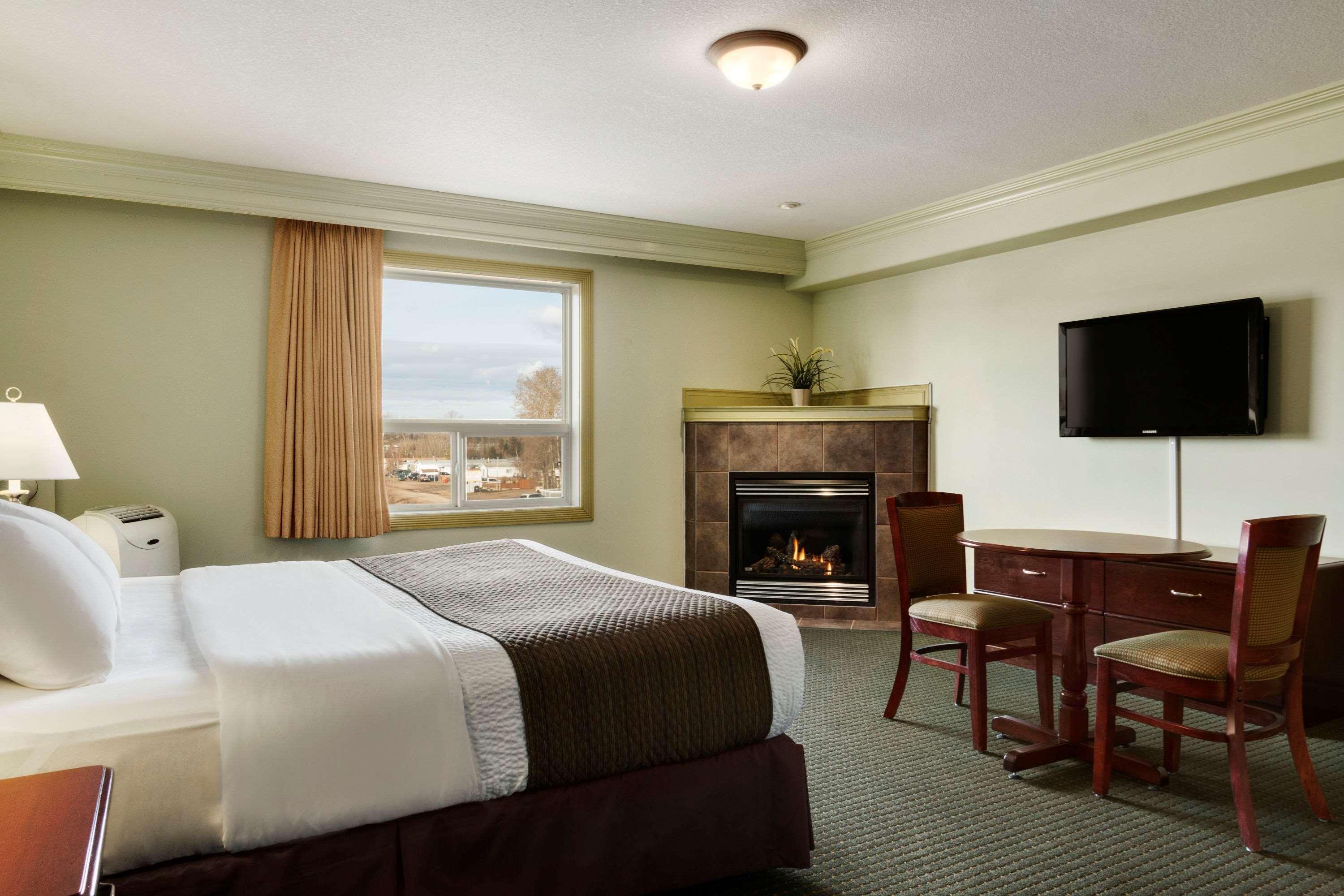 Quality Inn & Suites Whitecourt Exterior foto