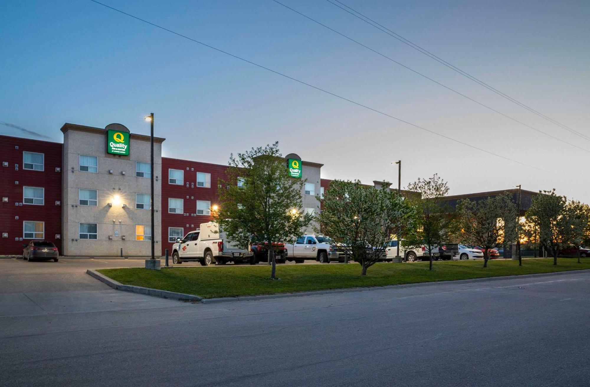 Quality Inn & Suites Whitecourt Exterior foto